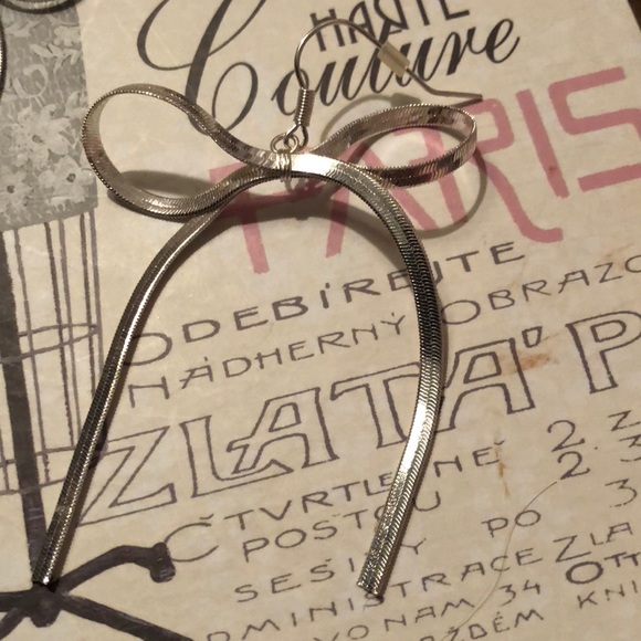 For a girl who loves bows - Picture 3 of 4